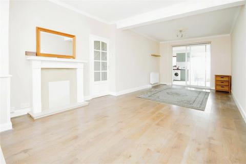 3 bedroom end of terrace house to rent, Torrington Road, Dagenham, RM8