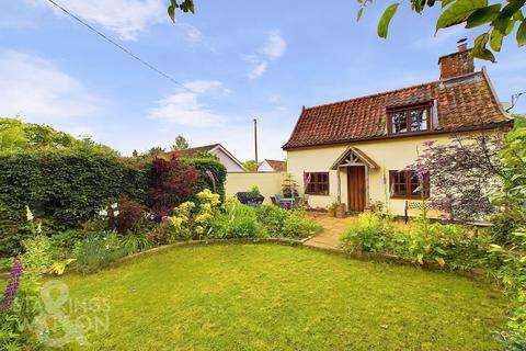 2 bedroom detached house for sale, Ashwellthorpe Road, Wreningham, Norwich