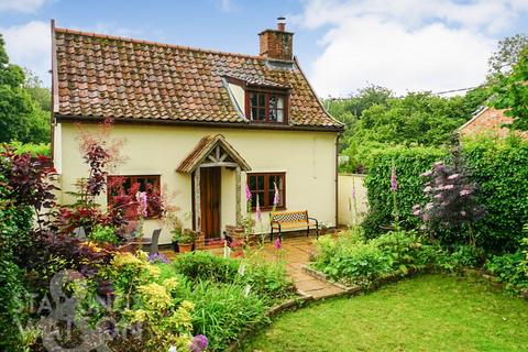 2 bedroom detached house for sale, Ashwellthorpe Road, Wreningham, Norwich