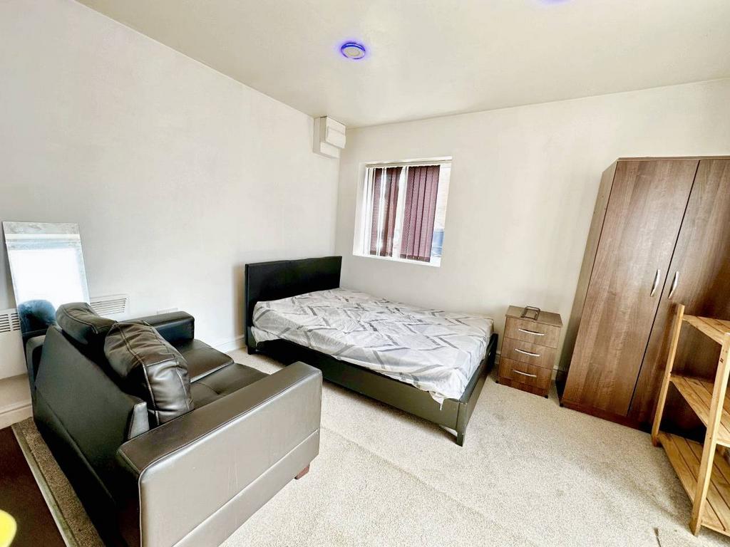 Gladstone Avenue, Loughborough LE11 1 bed ground floor flat to rent £