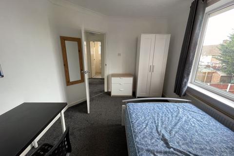 5 bedroom semi-detached house to rent, Beverley Road, Norwich
