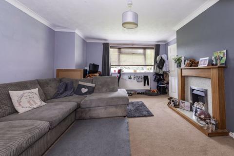 2 bedroom flat for sale, Nevill Road, Uckfield