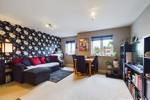 2 bedroom flat for sale, Hayter Lodge, High Wycombe