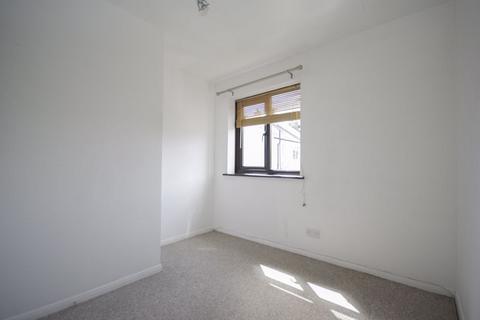 2 bedroom apartment for sale, Queens Avenue, Leigh-On-Sea SS9