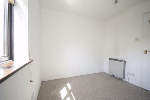 2 bedroom apartment for sale, Queens Avenue, Leigh-On-Sea SS9