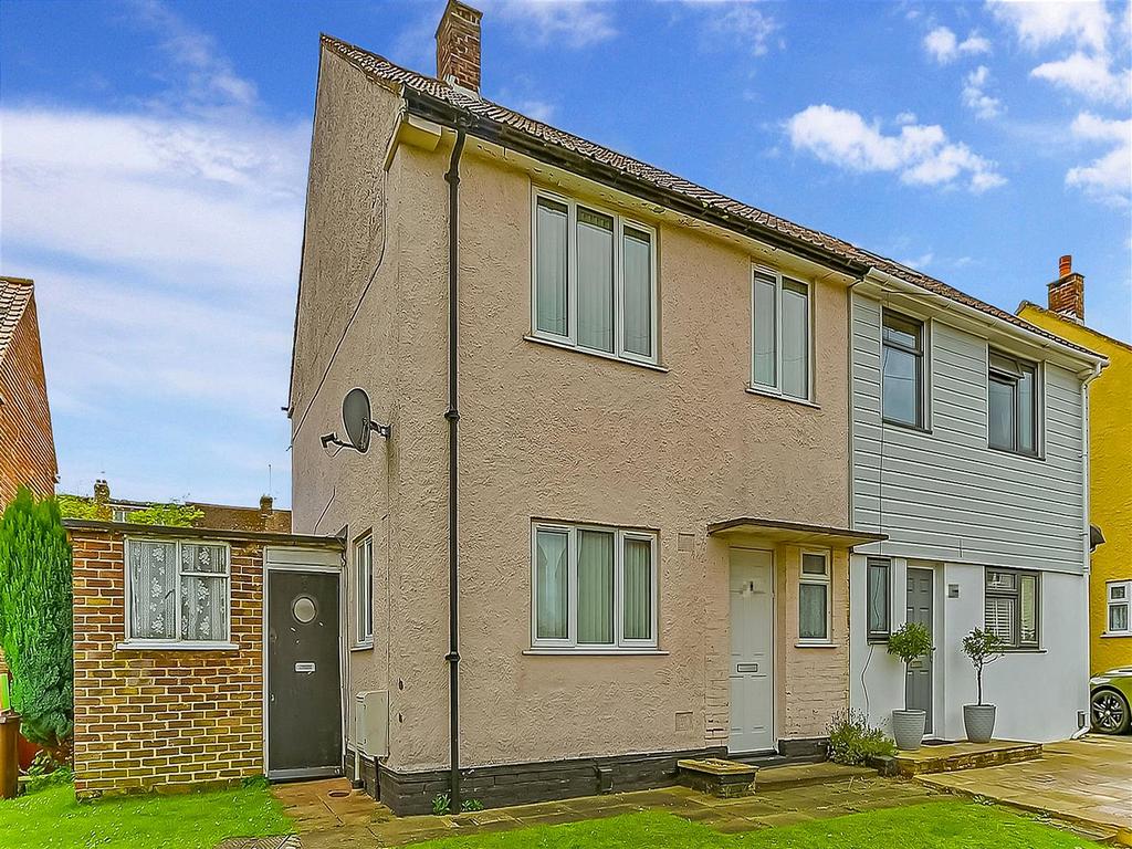 Chilham Road, Twydall, Gillingham, Kent 2 bed semidetached house £