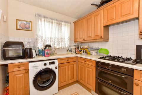3 bedroom end of terrace house for sale - Farne Drive, Wickford, Essex