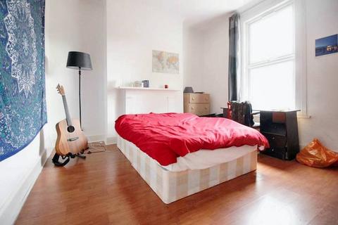 5 bedroom terraced house for sale, Wayland Avenue, London E8