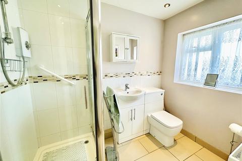 8 Barrow Road, Croydon, CR0 4EY