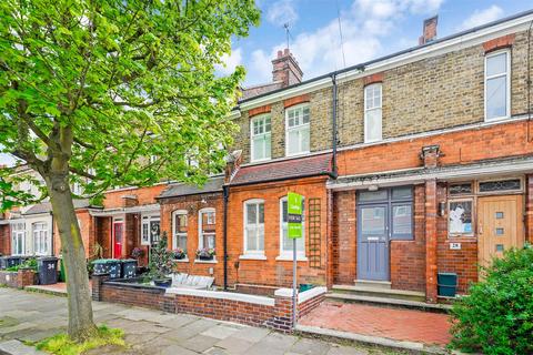 30 Hewitt Avenue, London, N22 6QD