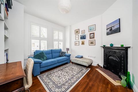 30 Hewitt Avenue, London, N22 6QD