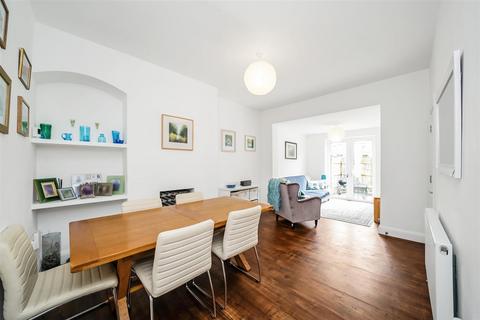 30 Hewitt Avenue, London, N22 6QD