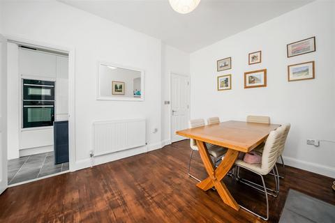 30 Hewitt Avenue, London, N22 6QD