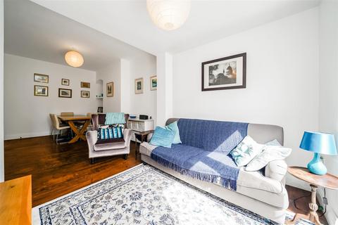 30 Hewitt Avenue, London, N22 6QD