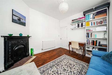 30 Hewitt Avenue, London, N22 6QD