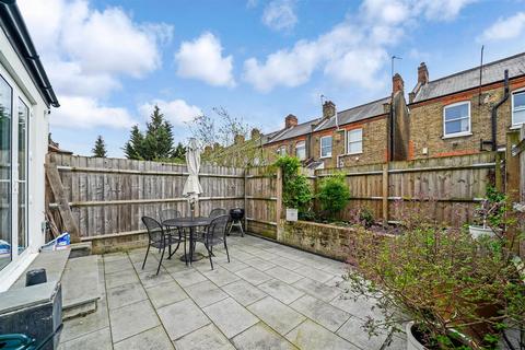30 Hewitt Avenue, London, N22 6QD