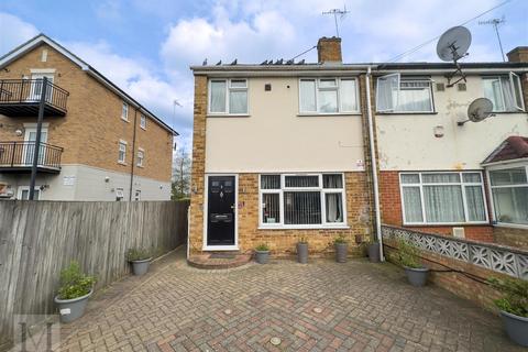 4 bedroom semi-detached house for sale, Triumph Close, Hayes UB3