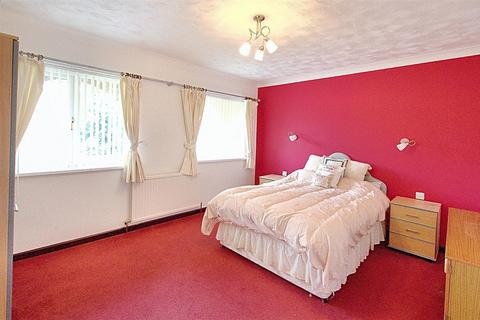 3 bedroom detached bungalow for sale, 4 Brynamora, Blaenannerch, Cardigan
