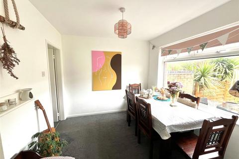 22 Abbots Close, Daybrook, Nottingham, NG5 6AU