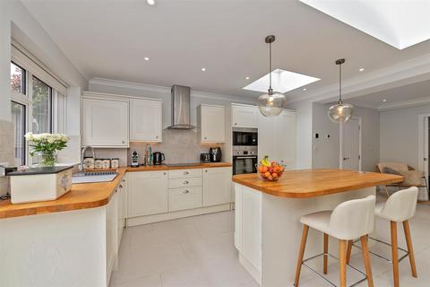 19 Cromwell Road, Borehamwood, WD6 4LW
