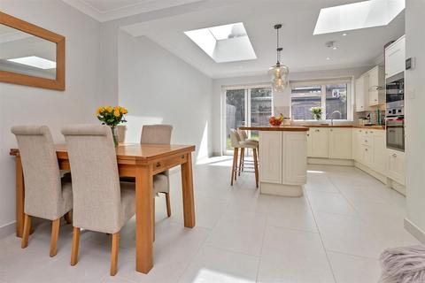 19 Cromwell Road, Borehamwood, WD6 4LW