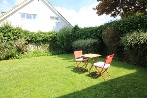 37 Windfield, Leatherhead, KT22 8UG
