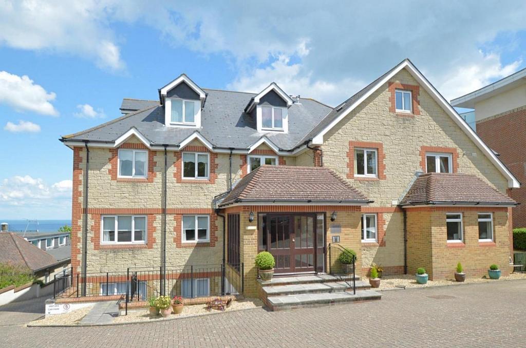 EXCELLENT SEA VIEWS * SHANKLIN 2 bed property for sale £235,000
