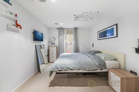 3 bedroom apartment for sale, Moore House, Gatliff Road, London SW1W