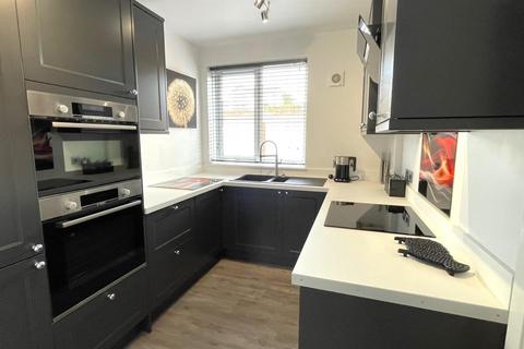2 bedroom apartment for sale, Marine Court, Deganwy, Conwy