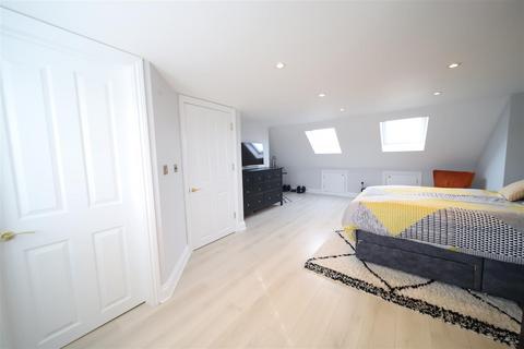 2 bedroom flat for sale, River Avenue, London