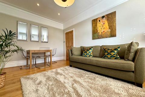 2 bedroom flat for sale, River Avenue, London