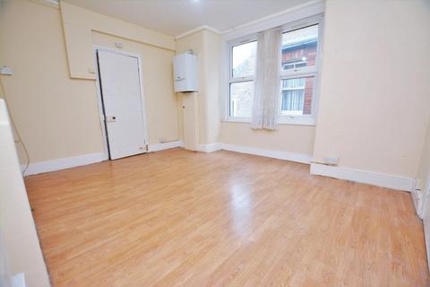 2 bedroom flat to rent, Coverton Road, Tooting SW17