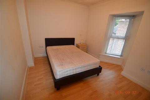 2 bedroom flat to rent, Park Lodge, Whalley Range M16