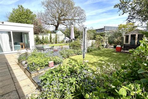 8 Elan Close, Barry, CF62 7LJ