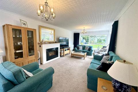 8 Elan Close, Barry, CF62 7LJ