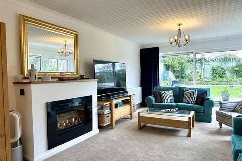 8 Elan Close, Barry, CF62 7LJ