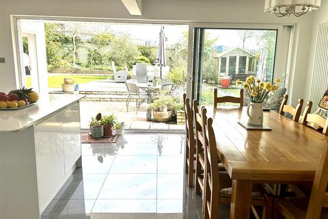 8 Elan Close, Barry, CF62 7LJ