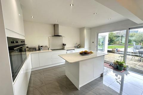 8 Elan Close, Barry, CF62 7LJ