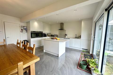 8 Elan Close, Barry, CF62 7LJ