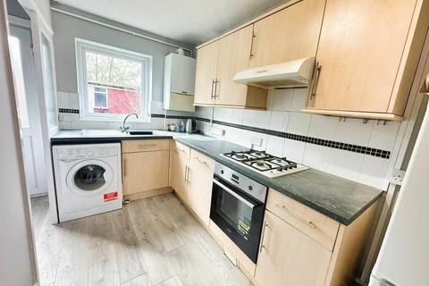 2 bedroom terraced house to rent, Victoria Road, Bletchley