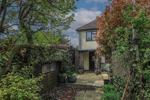 3 bedroom semi-detached house for sale, Costead Manor Road, Brentwood