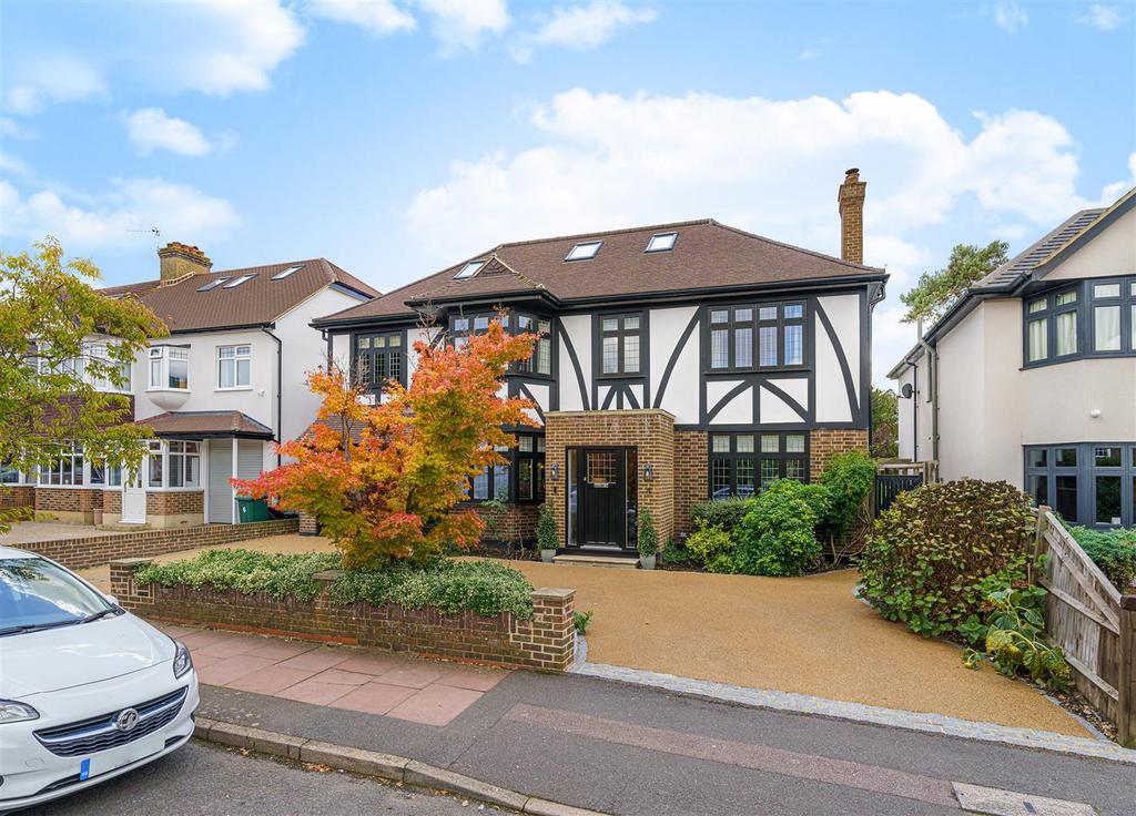 The Mead, West Wickham BR4 5 bed detached house for sale £1,500,000