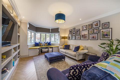 4 The Mead, West Wickham, BR4 0BB