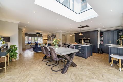 4 The Mead, West Wickham, BR4 0BB