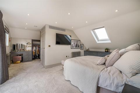 4 The Mead, West Wickham, BR4 0BB