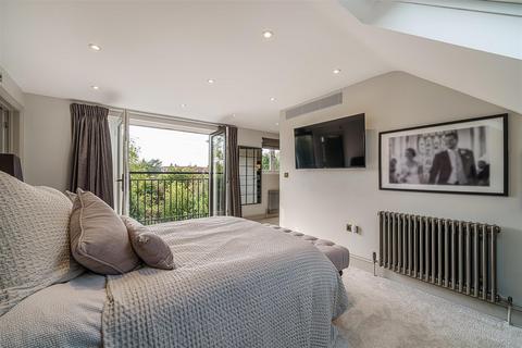 4 The Mead, West Wickham, BR4 0BB