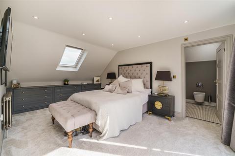 4 The Mead, West Wickham, BR4 0BB