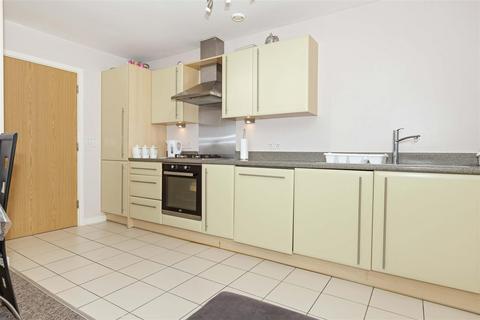 2 bedroom flat to rent, Orme Road, Worthing