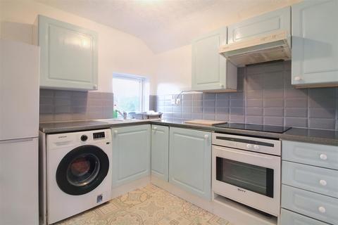 2 bedroom flat to rent, Northern Road, Aylesbury