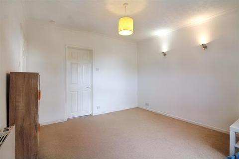 2 bedroom flat to rent, Northern Road, Aylesbury
